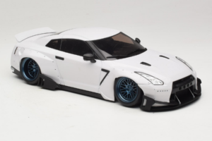 Nissan GT-R R35 Boost Wars 2 Branco Jp Kraemo 1:18 KRAEMO001 Metal - imagem 5 de 7