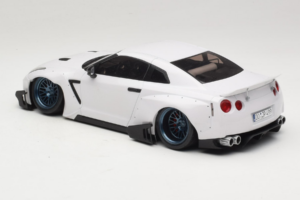 Nissan GT-R R35 Boost Wars 2 Branco Jp Kraemo 1:18 KRAEMO001 Metal - imagem 6 de 7