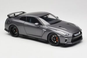 Nissan GT-R R35 Track Edition NISMO Gun Metallic MotorHelix 1:18 M83507 Metal - imagem 6 de 8