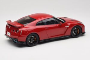 Nissan GT-R R35 Track Edition NISMO Vibrant Red MotorHelix 1:18 M83511 Metal - imagem 3 de 8