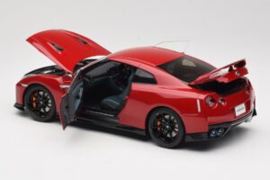 Nissan GT-R R35 Track Edition NISMO Vibrant Red MotorHelix 1:18 M83511 Metal - imagem 5 de 8