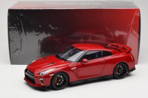 Nissan GT-R R35 Track Edition NISMO Vibrant Red MotorHelix 1:18 M83511 Metal - imagem 8 de 8