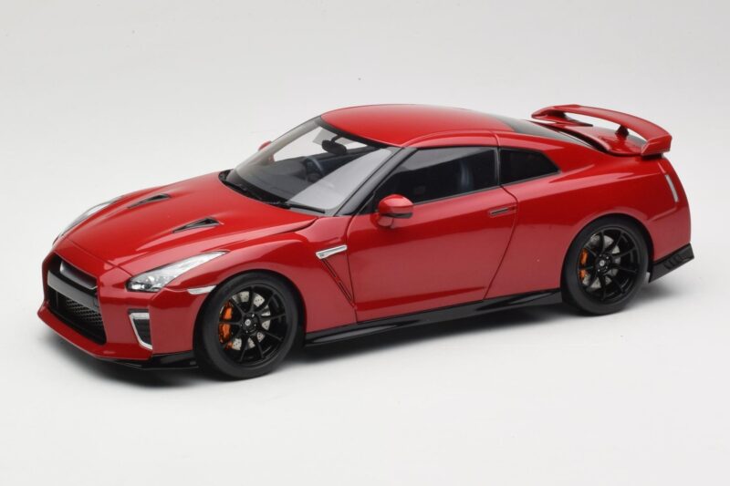 Nissan GT-R R35 Track Edition NISMO Vibrant Red MotorHelix 1:18 M83511 Metal