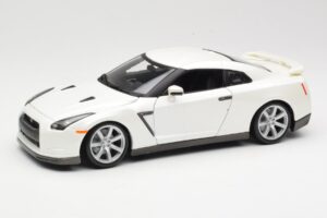 Nissan GT-R R35 Branco Bburago 1:18 18-12079 Metal