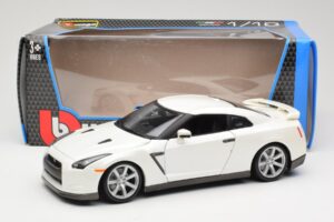 Nissan GT-R R35 Branco Bburago 1:18 18-12079 Metal - imagem 8 de 8