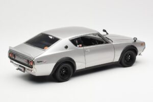 Nissan Skyline 2000 GT-R KPGC110 Prateado Kyosho 1:18 08255S Metal - imagem 3 de 8