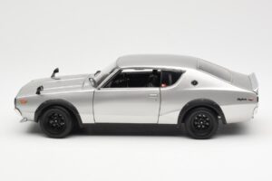 Nissan Skyline 2000 GT-R KPGC110 Prateado Kyosho 1:18 08255S Metal - imagem 4 de 8