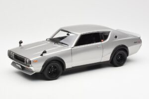 Nissan Skyline 2000 GT-R KPGC110 Prateado Kyosho 1:18 08255S Metal