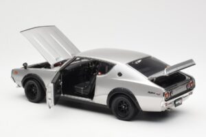 Nissan Skyline 2000 GT-R KPGC110 Prateado Kyosho 1:18 08255S Metal - imagem 5 de 8