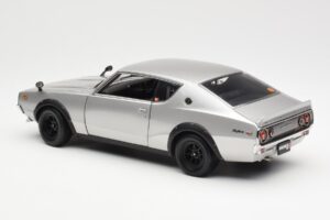 Nissan Skyline 2000 GT-R KPGC110 Prateado Kyosho 1:18 08255S Metal - imagem 7 de 8