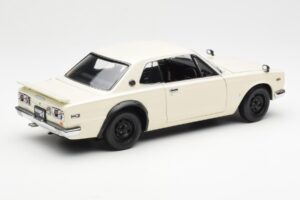 Nissan Skyline 2000 GT-R KPGC110 Branco Kyosho 1:18 08127W Metal - imagem 3 de 8