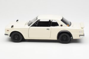 Nissan Skyline 2000 GT-R KPGC110 Branco Kyosho 1:18 08127W Metal - imagem 4 de 8