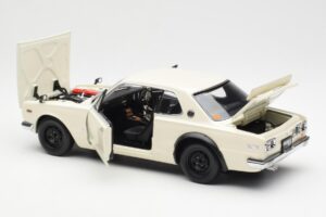 Nissan Skyline 2000 GT-R KPGC110 Branco Kyosho 1:18 08127W Metal - imagem 5 de 8