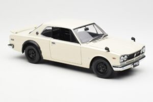 Nissan Skyline 2000 GT-R KPGC110 Branco Kyosho 1:18 08127W Metal - imagem 6 de 8