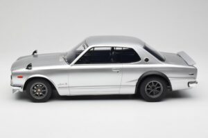 Nissan Skyline C10 2000 GT-R Prata Otto 1:12 G094 Resina - imagem 3 de 6