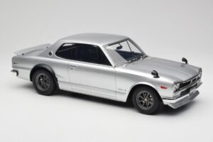 Nissan Skyline C10 2000 GT-R Prata Otto 1:12 G094 Resina - imagem 4 de 6