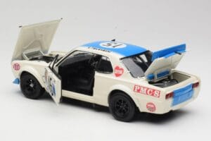 Nissan Skyline 2000GT-R KPGC10 #15 K. Takahashi Nissan Works JTCC 1972 Kyosho 1:18 08122B Metal - imagem 5 de 8