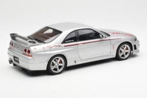 Nissan Skyline GT-R R33 R-Tune Prata AUTOart 1:18 77326 Metal - imagem 3 de 8