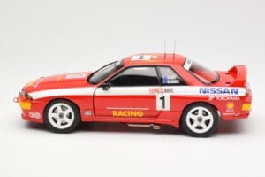 Nissan Skyline GT-R R32 #1 J. Richards / M. Skaife Bathurst 1000 Winner 1992 AUTOart 1:18 89279 Metal - imagem 4 de 8