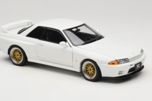 Nissan Skyline GT-R R32 V-Spec II Tuned Crystal White AUTOart 1:18 77416 Metal - imagem 6 de 8