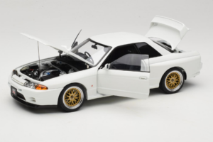 Nissan Skyline GT-R R32 V-Spec II Tuned Crystal White AUTOart 1:18 77416 Metal - imagem 2 de 8