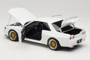 Nissan Skyline GT-R R32 V-Spec II Tuned Crystal White AUTOart 1:18 77416 Metal - imagem 5 de 8