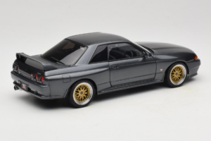 Nissan Skyline GT-R R32 V-Spec II Tuned Gun Grey Metallic AUTOart 1:18 77417 Metal - imagem 3 de 8