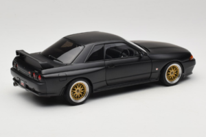 Nissan Skyline GT-R R32 V-Spec II Tuned Version Matt Black AUTOart 1:18 77418 Metal - imagem 3 de 8