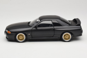 Nissan Skyline GT-R R32 V-Spec II Tuned Version Matt Black AUTOart 1:18 77418 Metal - imagem 4 de 8