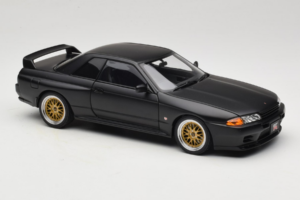 Nissan Skyline GT-R R32 V-Spec II Tuned Version Matt Black AUTOart 1:18 77418 Metal - imagem 6 de 8