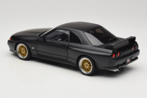 Nissan Skyline GT-R R32 V-Spec II Tuned Version Matt Black AUTOart 1:18 77418 Metal - imagem 7 de 8