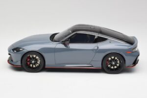 Nissan Z RZ34 NISMO Stealth Cinzento GT Spirit 1:18 GT484 Resina - imagem 3 de 6