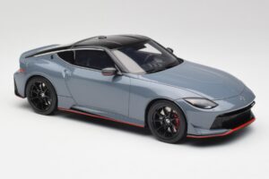 Nissan Z RZ34 NISMO Stealth Cinzento GT Spirit 1:18 GT484 Resina - imagem 4 de 6