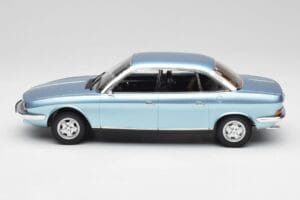 NSU Ro80 Azul Metallic Minichamps 1:18 151015400 Metal - imagem 3 de 6