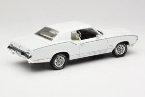 Oldsmobile Cutlass SX Branco ERTL 1:18 33775 Metal - imagem 3 de 8