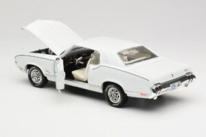 Oldsmobile Cutlass SX Branco ERTL 1:18 33775 Metal - imagem 5 de 8