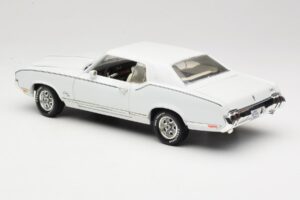 Oldsmobile Cutlass SX Branco ERTL 1:18 33775 Metal - imagem 7 de 8