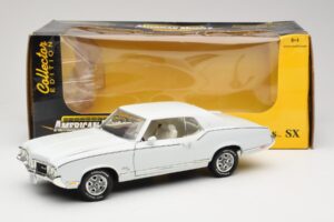 Oldsmobile Cutlass SX Branco ERTL 1:18 33775 Metal - imagem 8 de 8