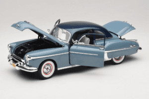 Oldsmobile 88 Azul Grease Auto World 1:18 AWSS103/06 Metal - imagem 2 de 8