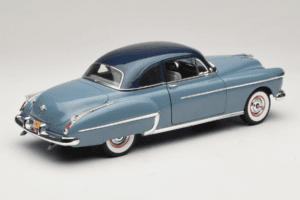 Oldsmobile 88 Azul Grease Auto World 1:18 AWSS103/06 Metal - imagem 3 de 8
