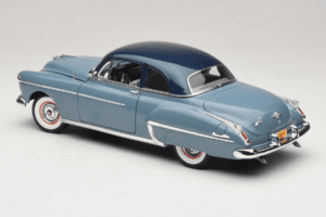 Oldsmobile 88 Azul Grease Auto World 1:18 AWSS103/06 Metal - imagem 7 de 8