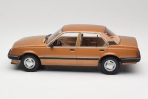 Opel Ascona C Berlina Beige Metallic MCG 1:18 MCG18459 Metal - imagem 3 de 6