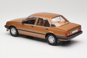 Opel Ascona C Berlina Beige Metallic MCG 1:18 MCG18459 Metal - imagem 5 de 6