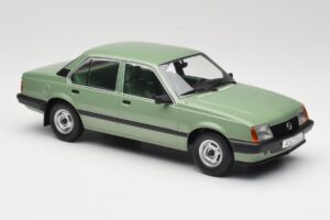 Opel Ascona C Metallic Light Green MCG 1:18 MCG18458 Metal - imagem 4 de 6