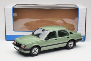 Opel Ascona C Metallic Light Green MCG 1:18 MCG18458 Metal - imagem 6 de 6