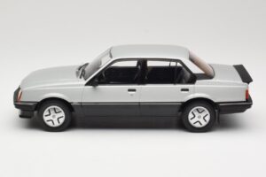 Opel Ascona C SR Prateado MCG 1:18 MCG18460 Metal - imagem 3 de 6