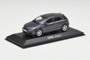 Opel Astra H Cinzento Minichamps 1:43 B24910027A Metal - imagem 2 de 4