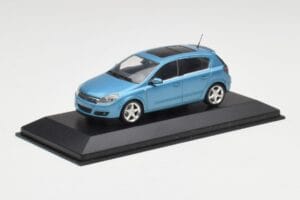 Opel Astra H Azul Claro Minichamps 1:43 400043001 Metal - imagem 2 de 4