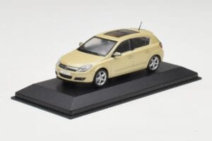 Opel Astra H Amarelo Metálico Minichamps 1:43 403043003 Metal - imagem 2 de 4