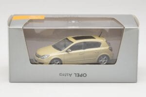 Opel Astra H Amarelo Metálico Minichamps 1:43 403043003 Metal - imagem 4 de 4